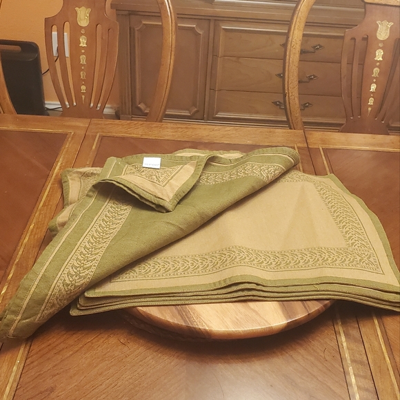Napkins and Table Mats 4 Pairs by Home - Picture 3 of 9